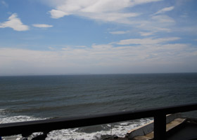 部屋からの海